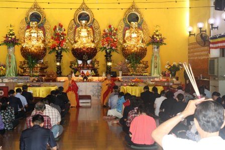 第207届警察日祈福法会。